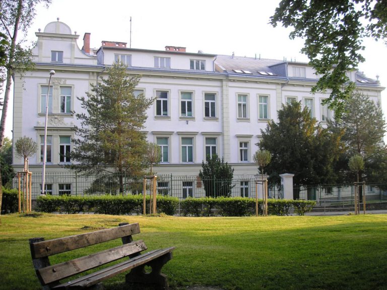 Škola Jaro | SOS a SOU KH