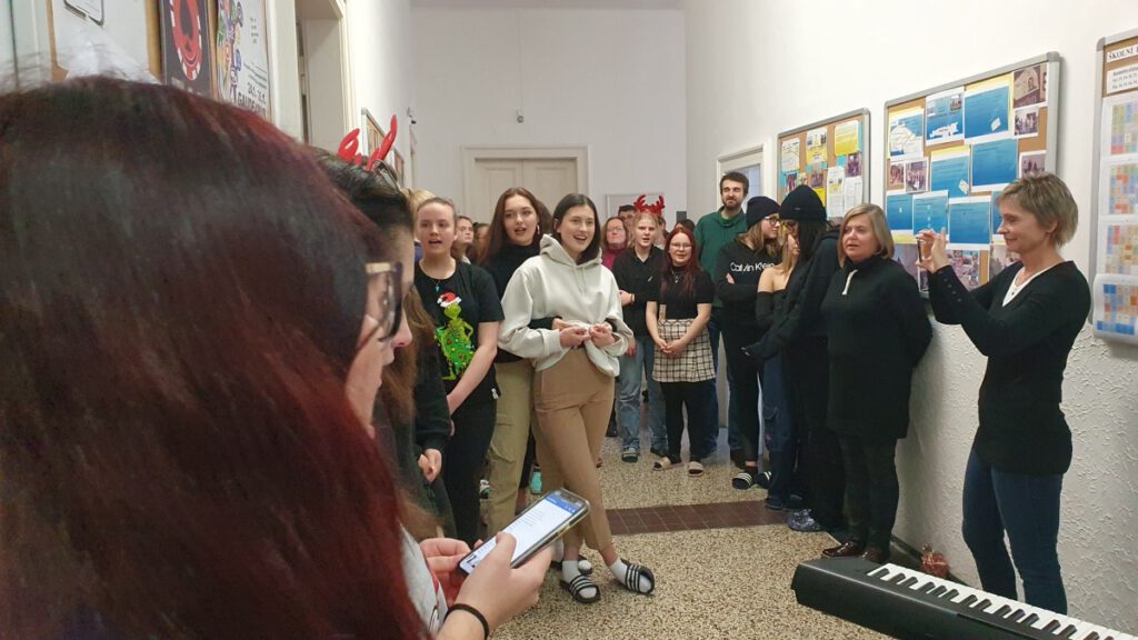 20221222 Zpívání Sady 16 | SOS a SOU KH