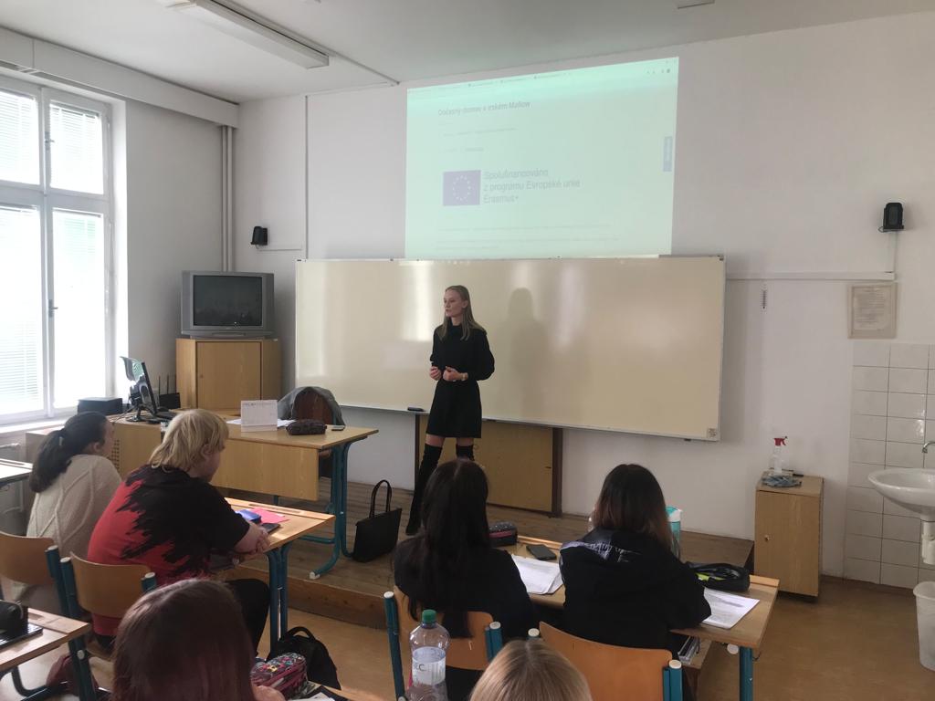 Erasmus F 3 | SOS a SOU KH