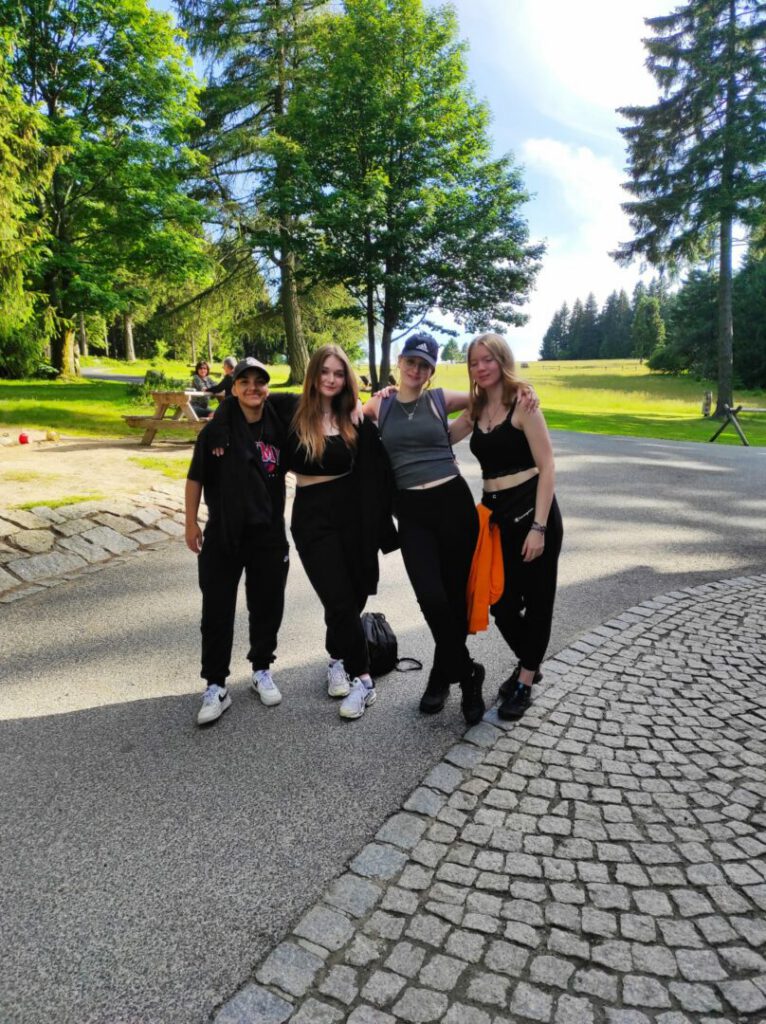 202406turistak 3v A 3s 7 | SOS a SOU KH